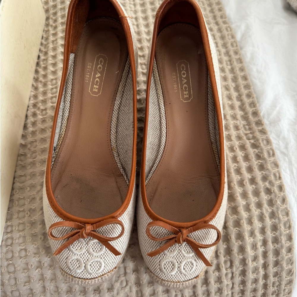 Coach Women's Cream and Brown Loafers